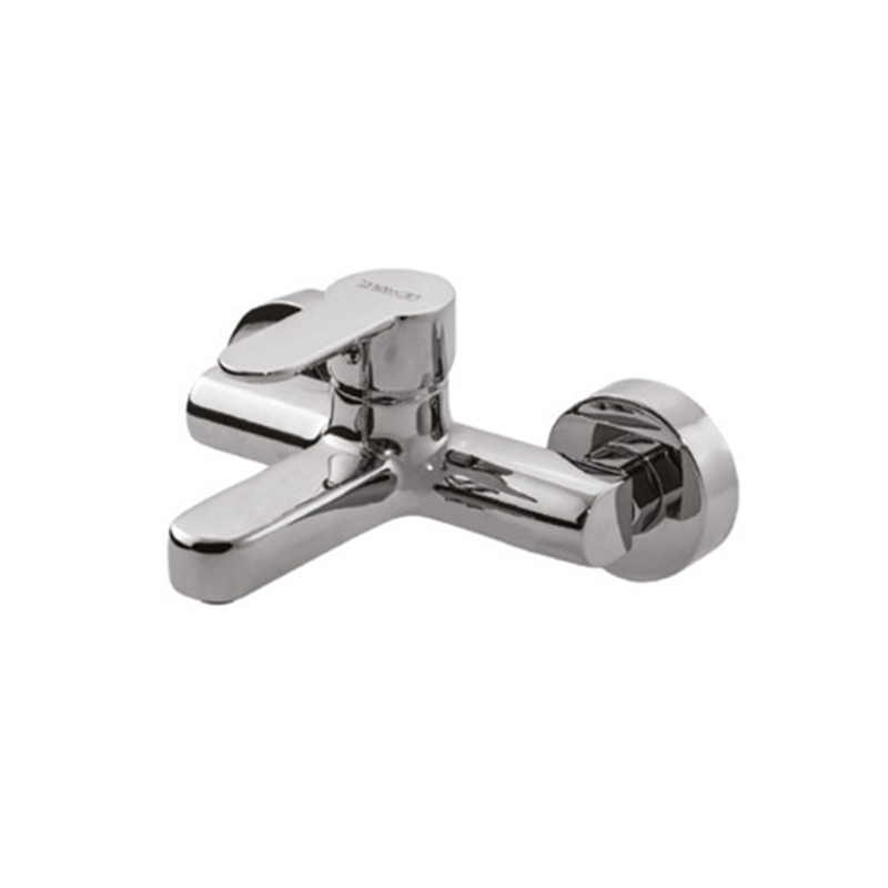 Eco Domino high‑gloss chrome mixer tap with water‑saving aerator on Syrian washbasin